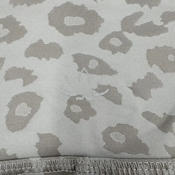 Beyond Yoga Grey Leopard Leggings XS - Picture 8 of 9